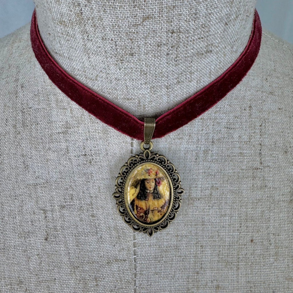 Colgante del Traslado de la Virgen del Rocío de Pastora con cinta terciopelo elástica burdeos