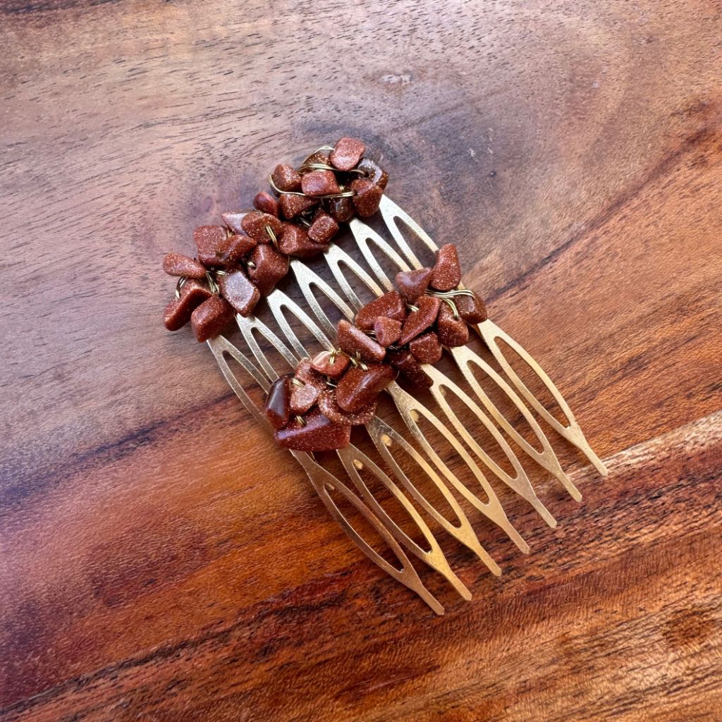 Peinecillo Arrecife Marrón Chocolate con base dorada
