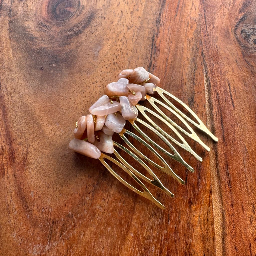Peinecillo Arrecife Rosa Nude pequeño con base dorada